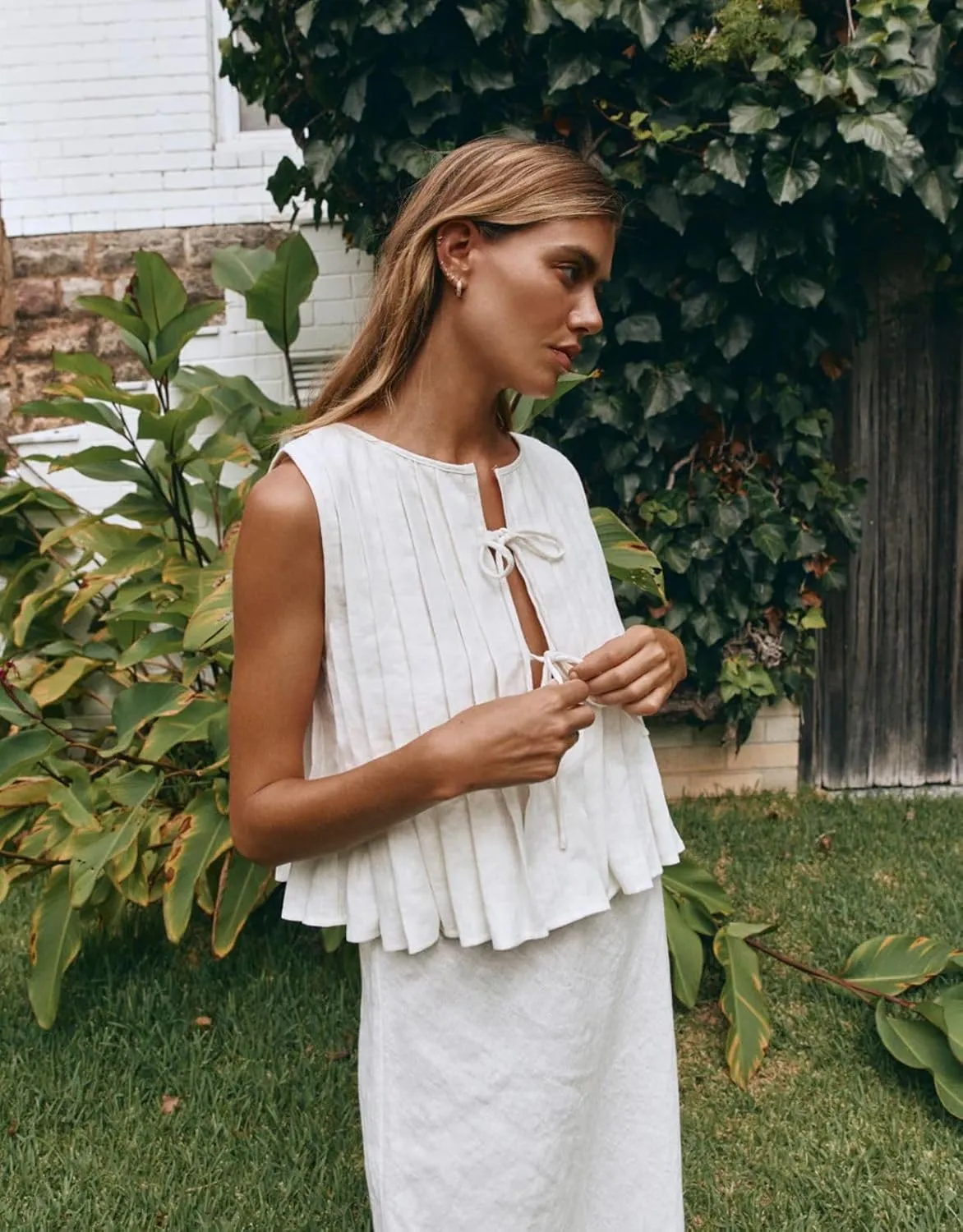 Women Summer Linen Tank Tops Coquette Bow Tie Front Top Shirt Vest Babydoll Ruffle Tops Cute Shirts Aesthetic Clothes